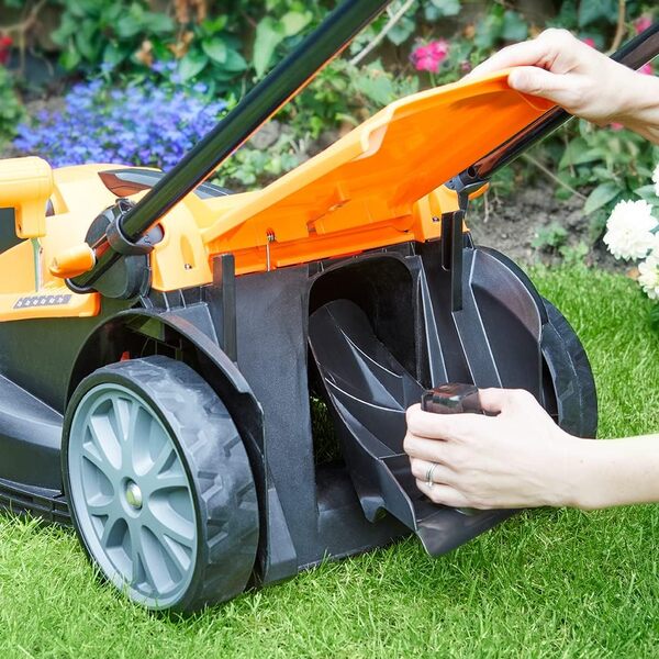 LawnMaster CLMF2437G Tondeuse à Gazon sans Fil 24V Max 2x4.0Ah Batterie, 37cm, Jusqu'à 300m² Paillage 40L, Hauteur de Coupe à 6 Niveaux 22-72mm 2 Ans de Garantie