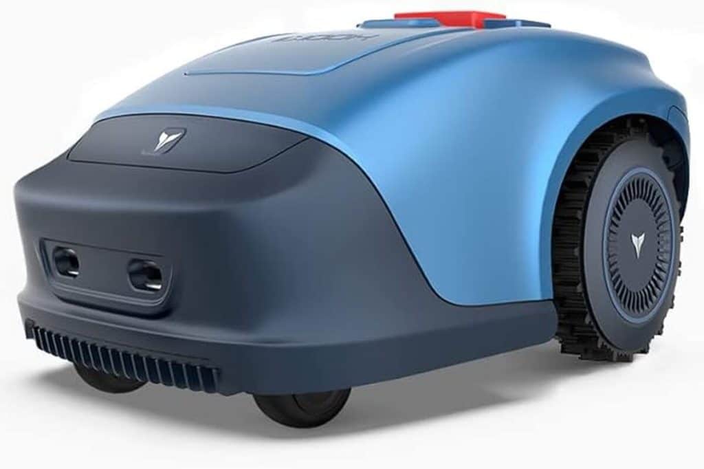 Test robot tondeuse LandCROSSERS : efficacité et innovation pour jardins jusqu'à 1000m²