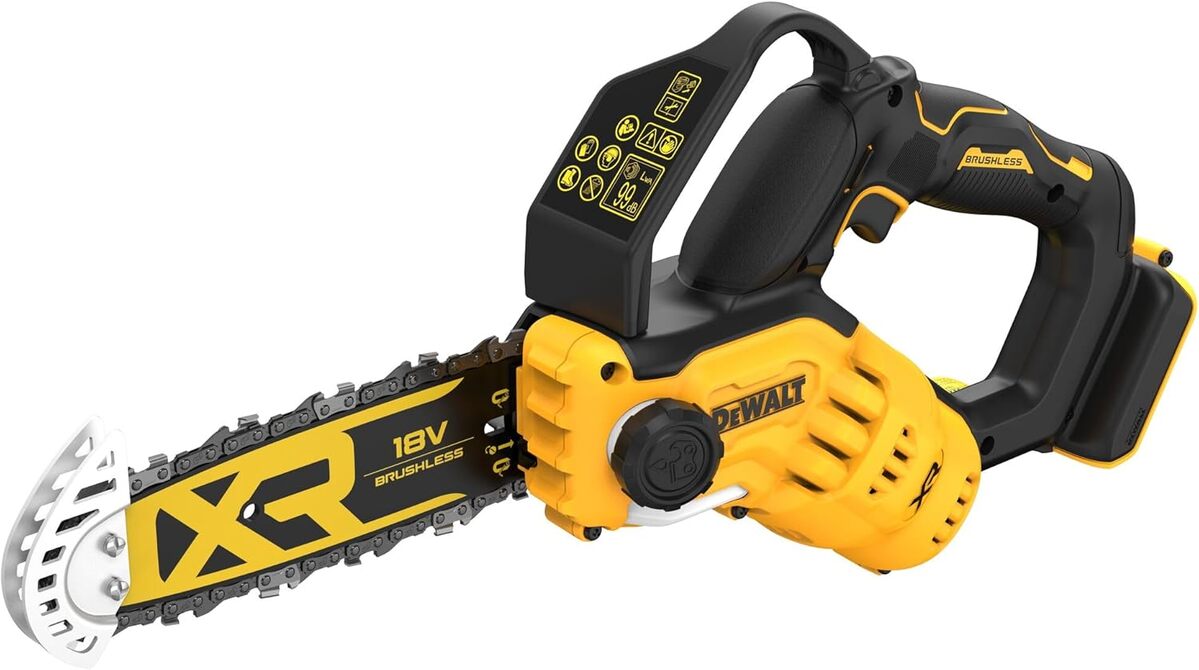 Test : scie d'élagage sans fil DEWALT DCMPS520N-XJ