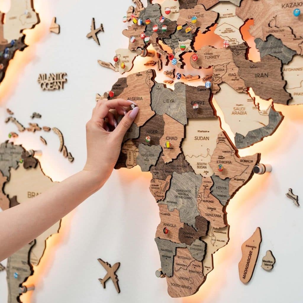 Avis sur la carte du monde 3D LED Enjoy The Wood : élégance murale raffinée