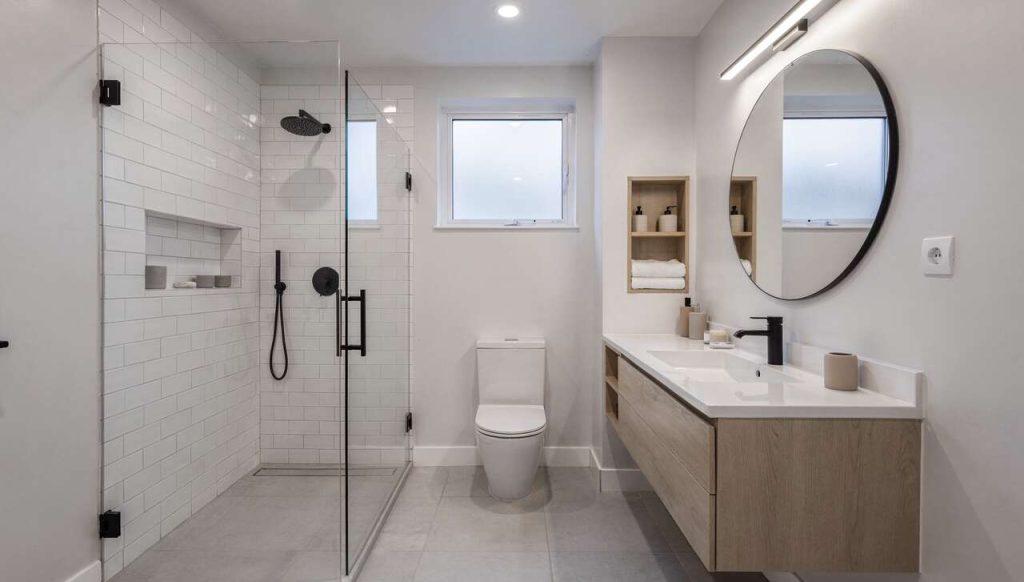 Relooker une petite salle de bain : astuces et conseils