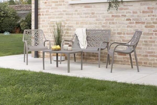 Découvrez notre test complet du salon de jardin Maratea : qualité, confort et esthétique moderne. Avis détaillé et conseils pour bien choisir votre mobilier de jardin. 