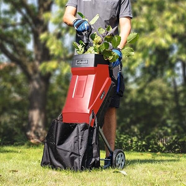 Découvrez notre test complet du broyeur Scheppach GS55 : caractéristiques, performances, avantages et inconvénients de ce modèle électrique 2400 W pour votre jardin. 