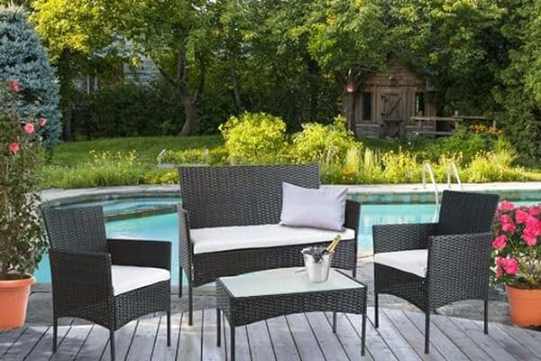 Découvrez notre test détaillé du salon de jardin Beneffito Tulum 4 places en résine tressée : qualité, design et durabilité au banc d'essai.